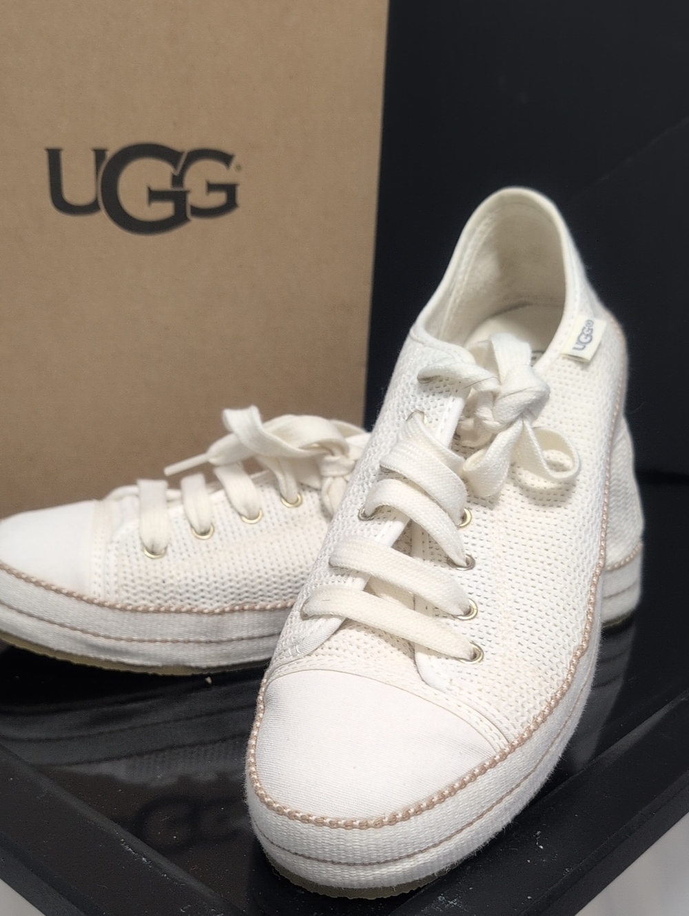 UGG Claudi Sneakers
